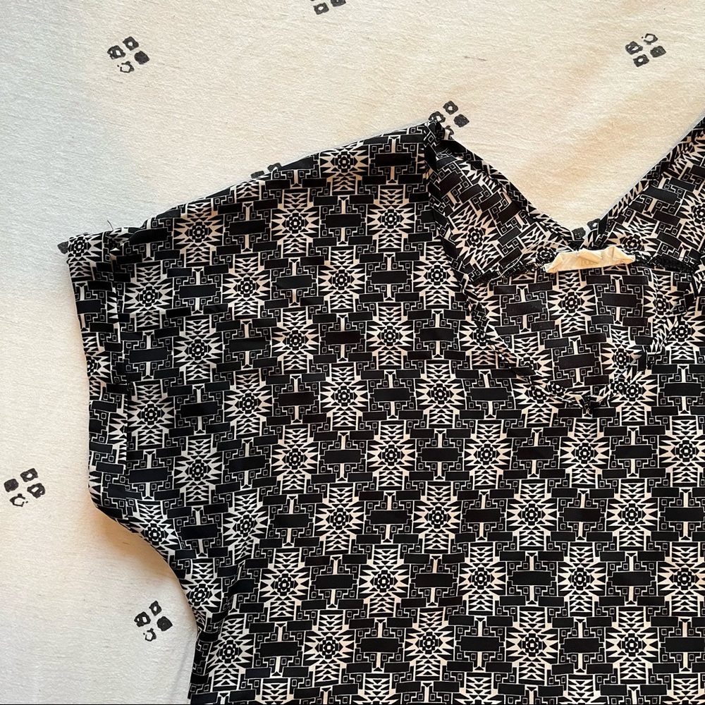 Tribal Pattern Blouse - Picture 2 of 5